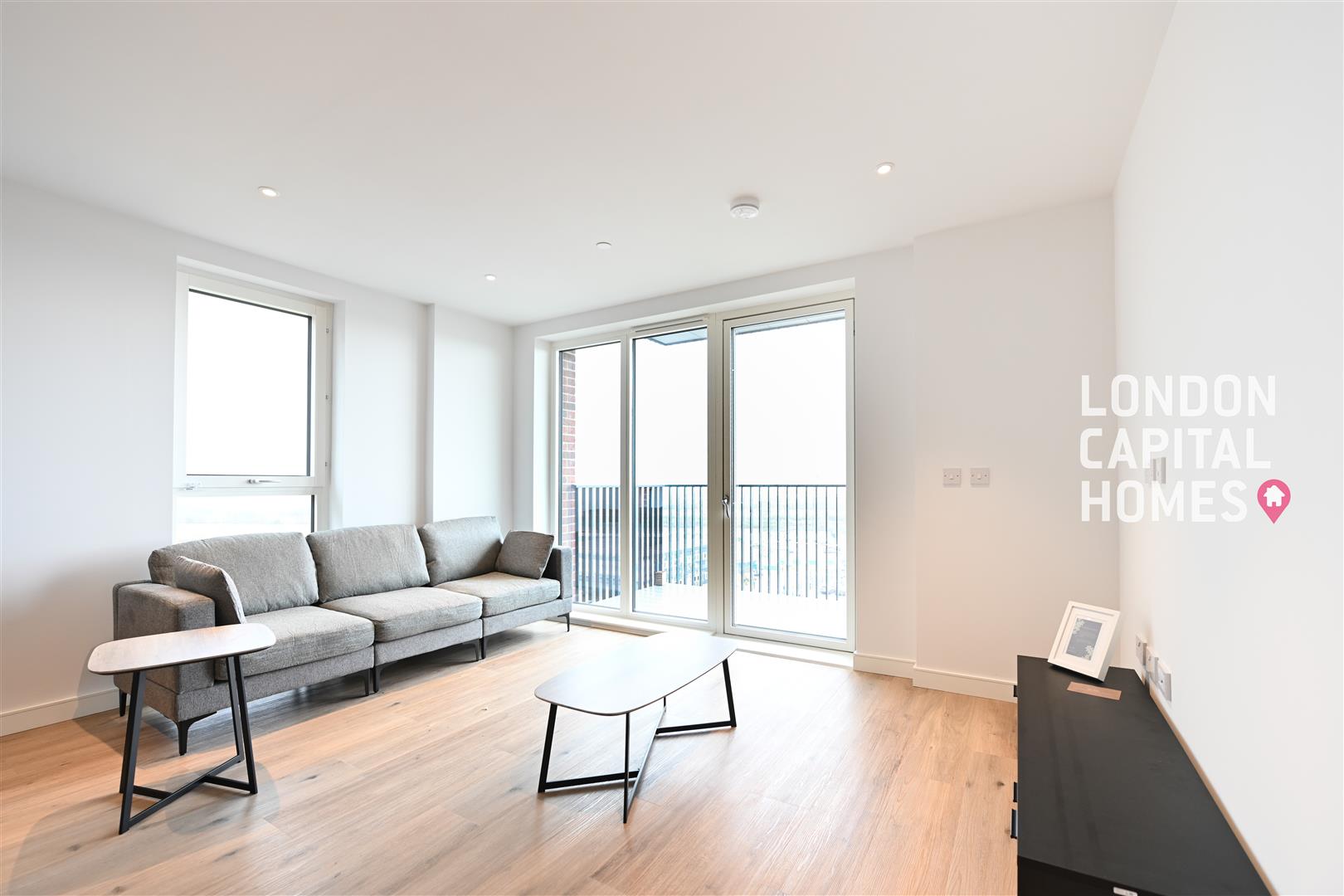 2 bed property in Iris House, 2 Cedrus Avenue, Southall